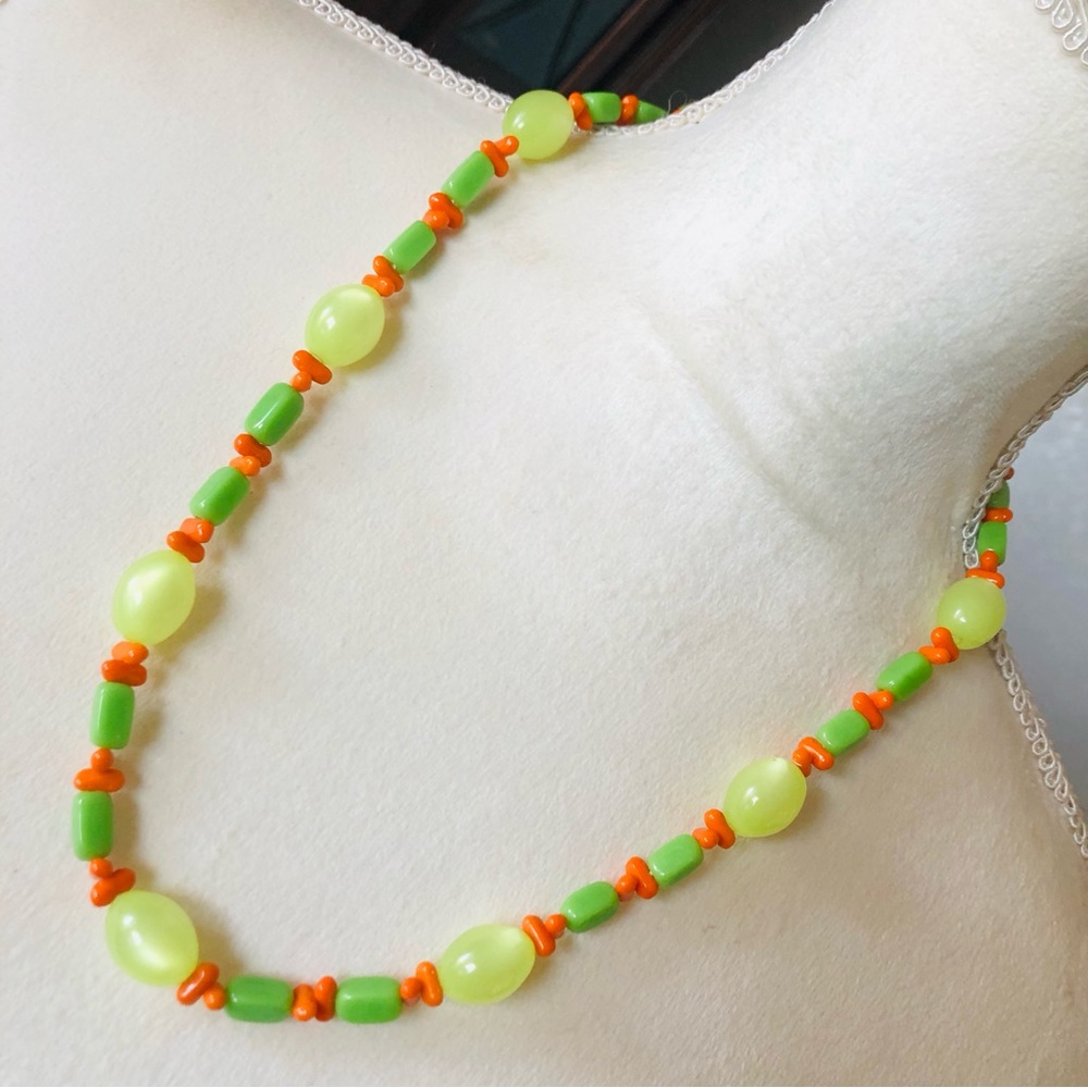 Vintage 60s-70s bright acrylic bead necklace